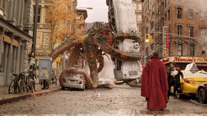 ‘Doctor Strange 2’ star steps in to defend the movie’s number one source of criticism, and blames Marvel instead