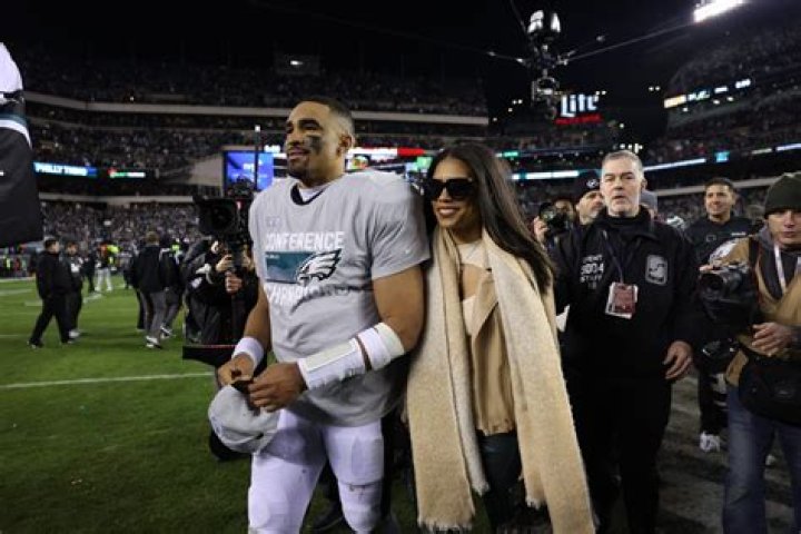 
Does Eric Decker Have An Affair? Facts About The NFL Players Wife And Family 