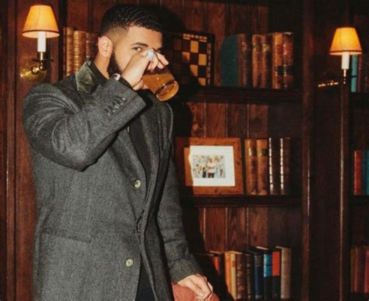 Drake Was Feeling Himself Until This Person Suggested That He Has Fake Abs In Viral Shirtless Picture