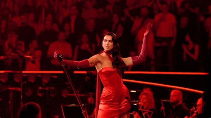 Dua Lipa’s Fans Were Injured At Her Toronto Concert After Fireworks Were Set Off During Her Final Song