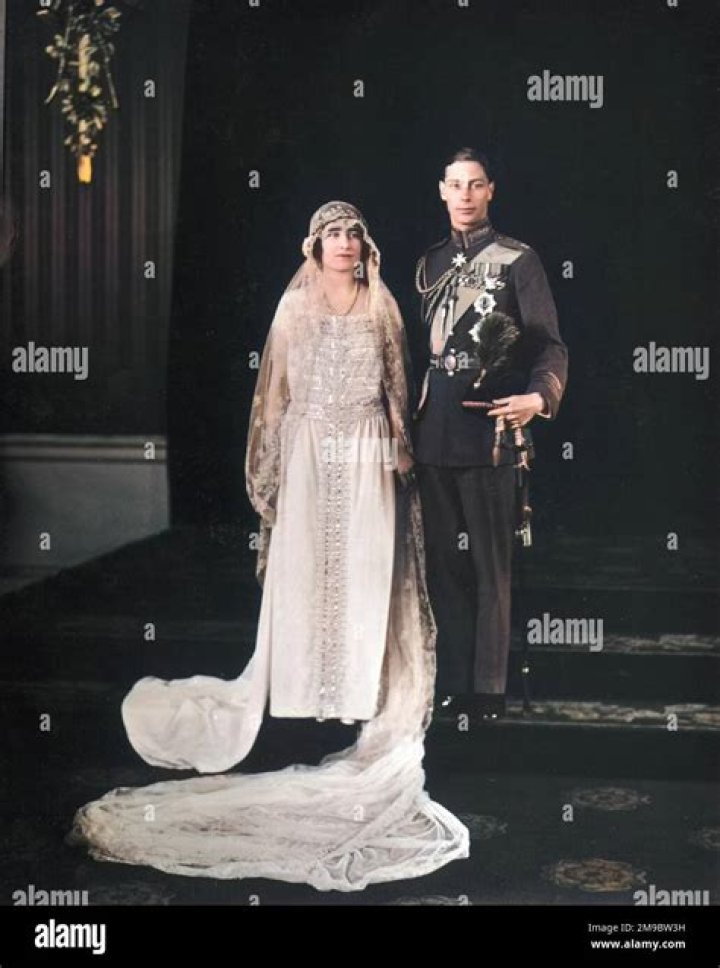 Elizabeth Bowes-Lyon Biography - Facts, Childhood, Family Life & Achievements of British Queen