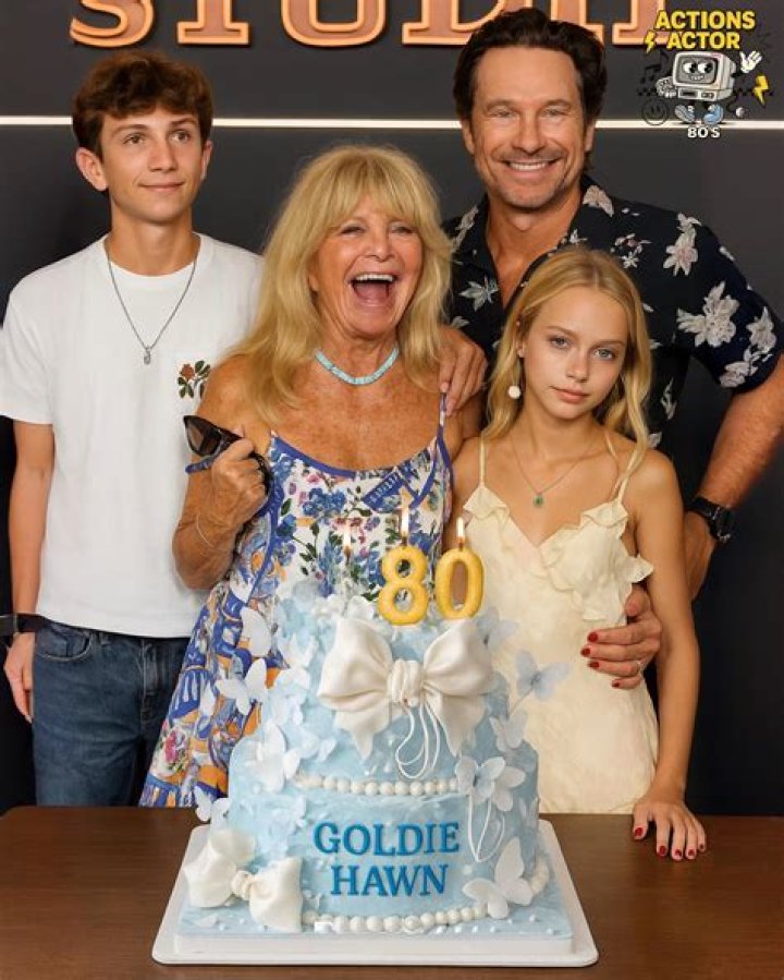 Elizabeth Hurley Shows Off Her Toned Abs In Pic With Her Mom On Her 80th Birthday