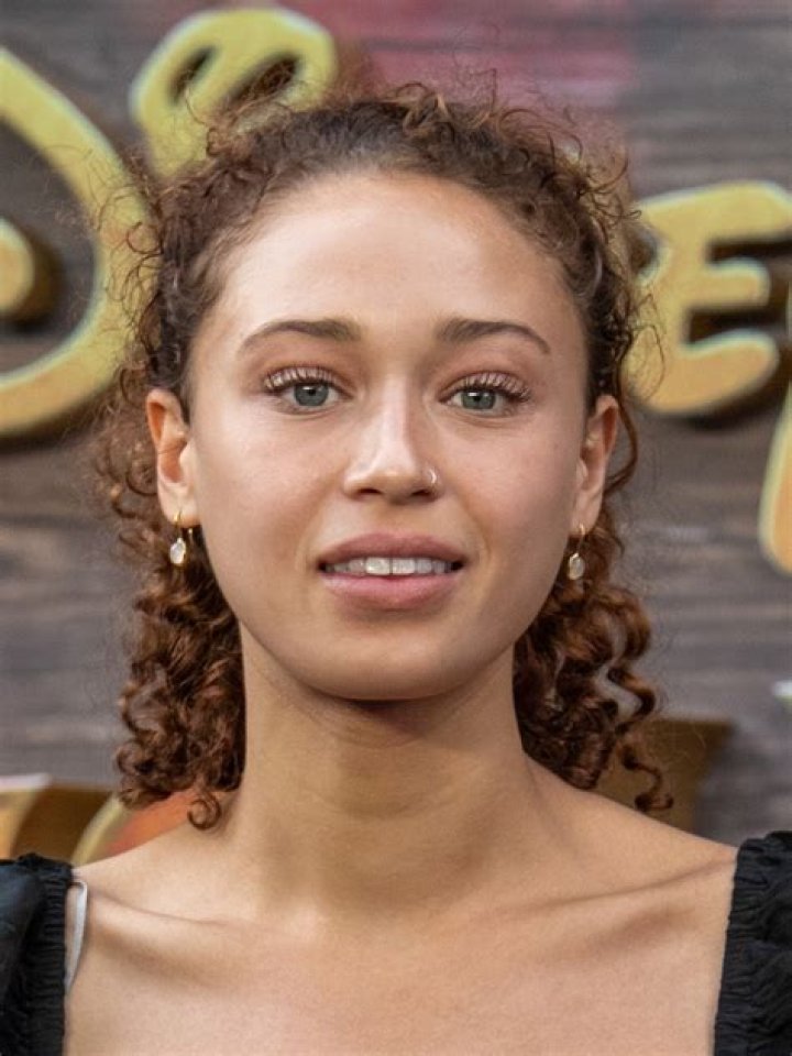 Ella Rae Smith Archives - Celebrities: Wiki, Age, Height, Net Worth, Relationship