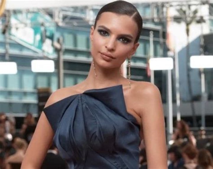 Emily Ratajkowski – Height, Weight, Bra Size, Measurements & Bio