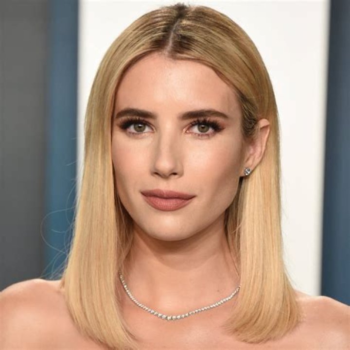 Emma Roberts Biography - Facts, Childhood, Family Life & Achievements