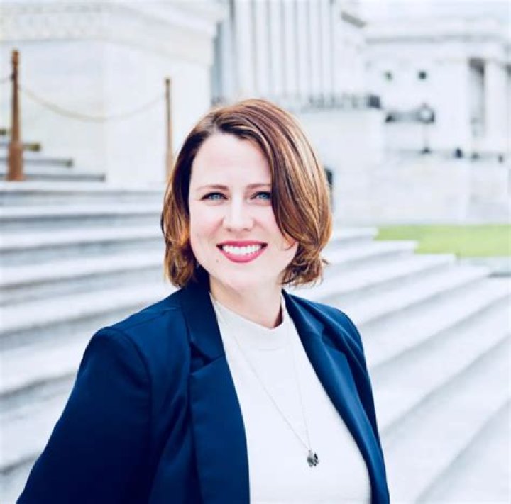 Erin Perrine Height, Weight, Net Worth, Age, Birthday, Wikipedia, Who, Nationality, Biography