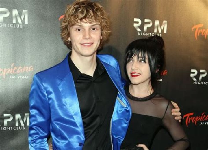 Evan Peters girlfriend: Does Evan Peters have a girlfriend?