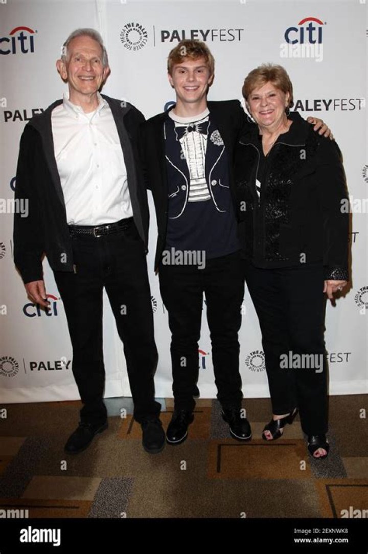 Evan Peters parents: Phil Peters, Julie Peters