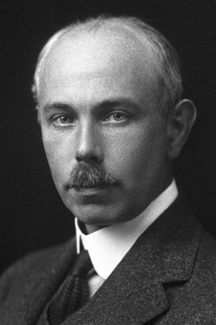 Francis William Aston Biography - Childhood, Life Achievements & Timeline
