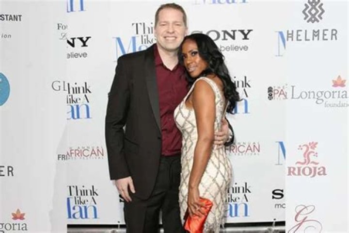 Gary Owen Claims Delta Air Lines Discriminated Against His Wife Kenya Duke