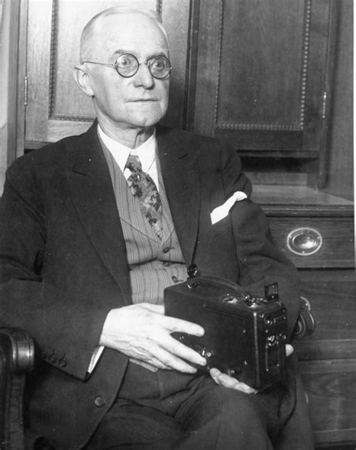 George Eastman Biography - Childhood, Life Achievements & Timeline