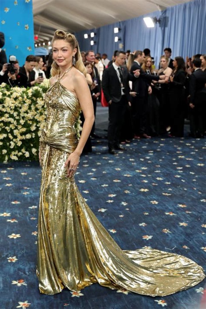 Gigi Hadid Fans Are Convinced Taylor Swift Just Revealed The Name Of Her Supermodel Friend’s Baby Girl!