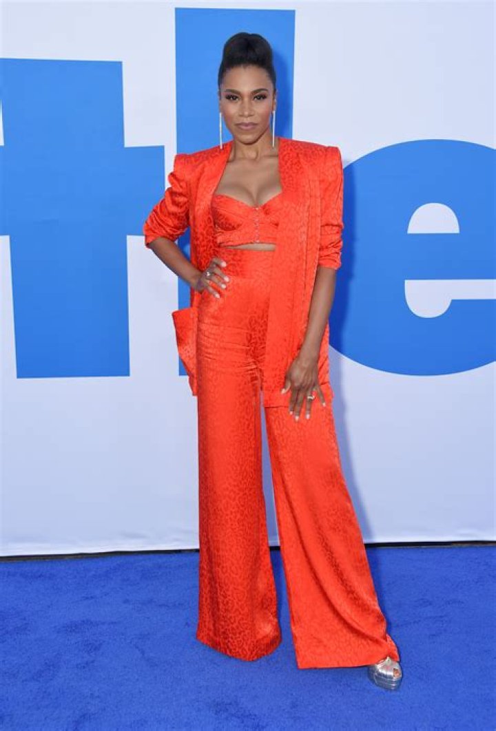 Grey's Anatomy Star Kelly McCreary Shares Swimsuit Photos From Punta Mita