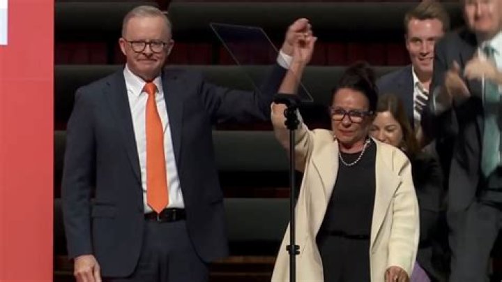 
Had Linda Burney Had Stroke? Slurred Speech Made Us Think She Is Sick 