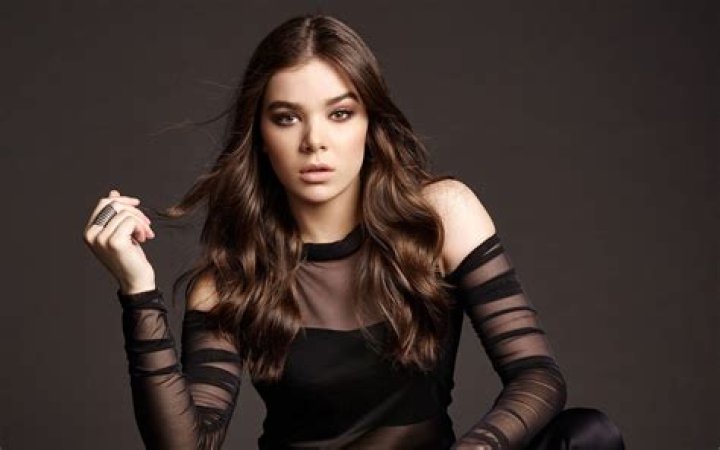 Hailee Steinfeld Biography - Facts, Childhood, Family Life & Achievements