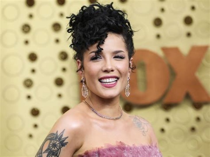 Halsey Slams New Pregnancy Rumors In The Best Way!