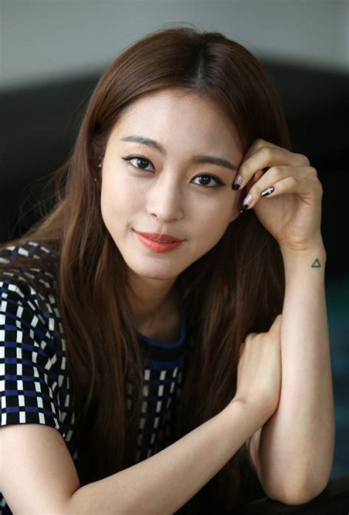 Han Ye-seul Biography - Facts, Childhood, Family Life & Achievements