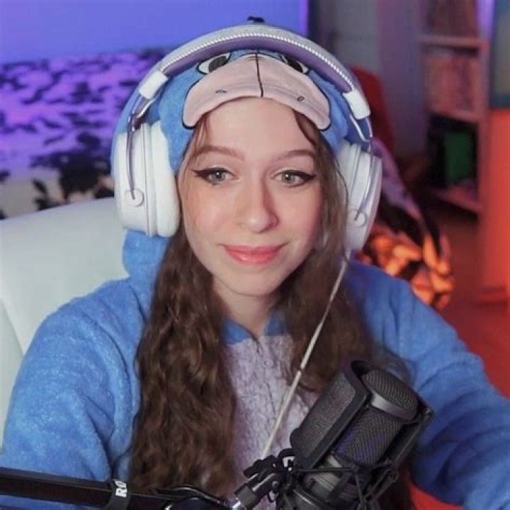 Hannahxxrose – Bio, Facts, Family Life of Gamer