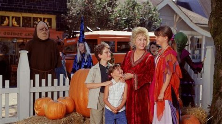 ‘Hocus Pocus’, ‘Halloweentown’, and 8 other movies to feel like a kid again this Halloween