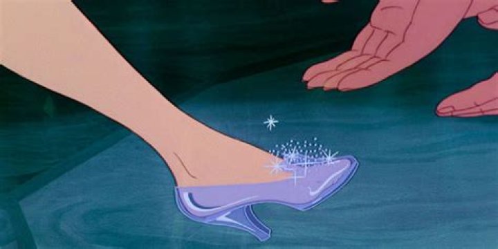 How did Cinderella’s shoe fall off? – Celebrity