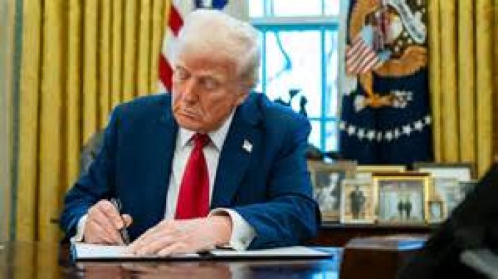 
How did Donald Trump change 2010 Dodd-Frank law? 