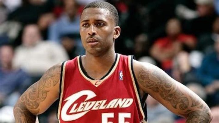 How many children did Lorenzen Wright have?