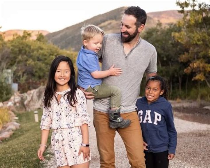 How many children do Josh Kelley and Katherine Heigl have?