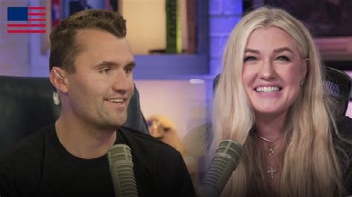 
How Much Money Does Christine Taylor Make? Latest Income Salary
