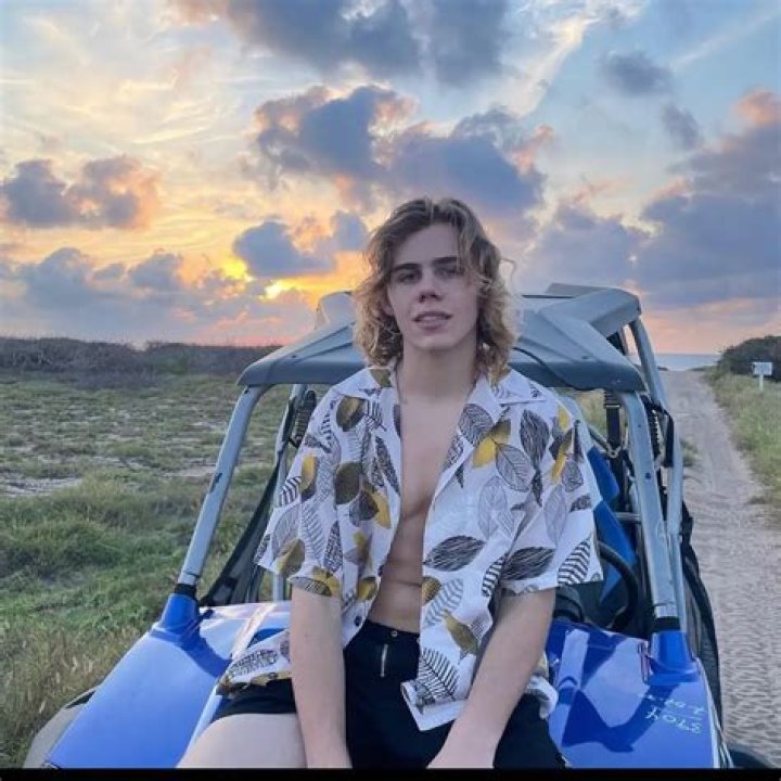 How Old Is The Kid Laroi?