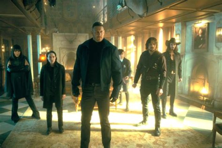 How tall are Tom Hopper, Elliot Page, and the rest of the ‘Umbrella Academy’ cast?