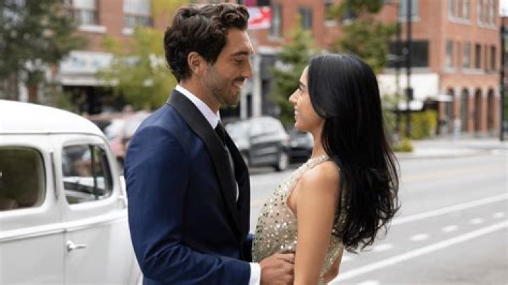 How tall is Maria Georgas compared to Joey Graziadei?