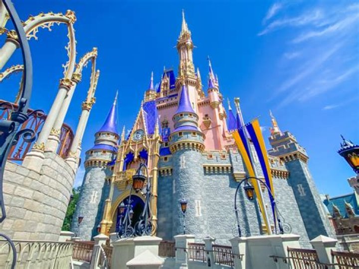 How tall is the castle at Disney World? – Celebrity