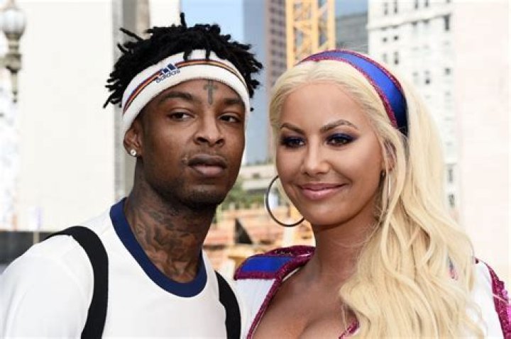 
Is 21 Savage Married to Wife? Or Dating Girlfriend? 