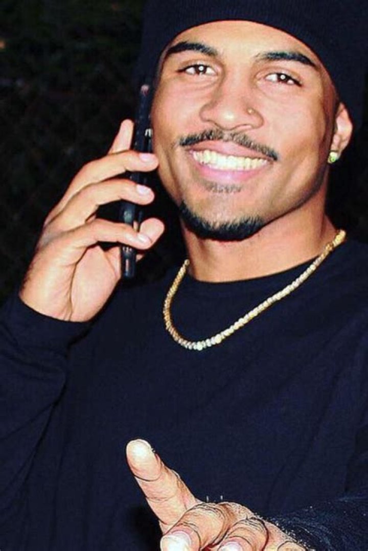 
Is Anthony Lewis Gay? Take a Close Look at His Sexuality 