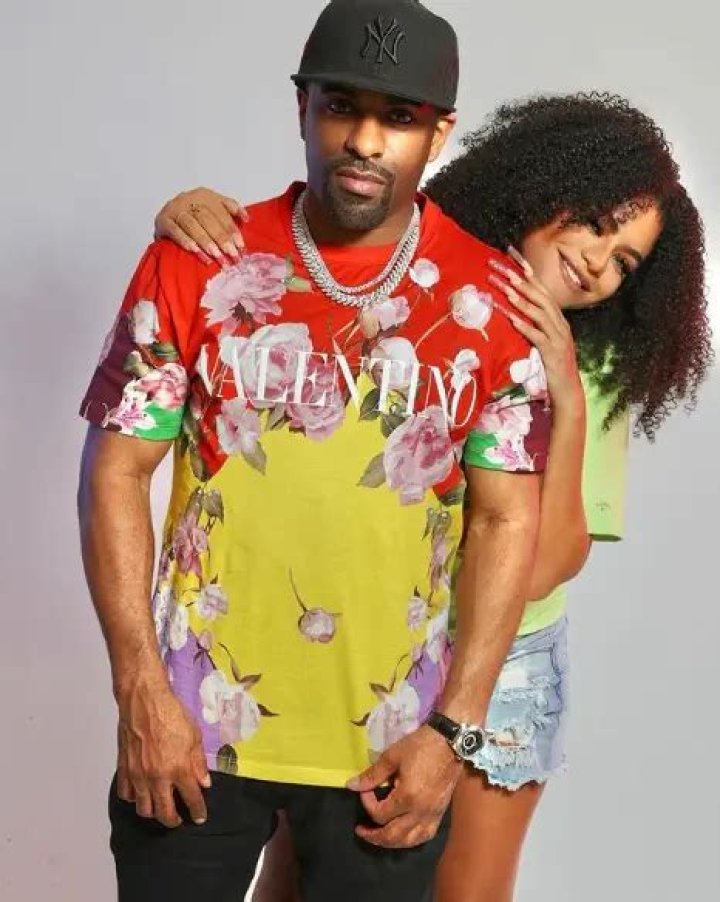 
Is DJ Clue Married? Age, Daughter, Height, Net worth 