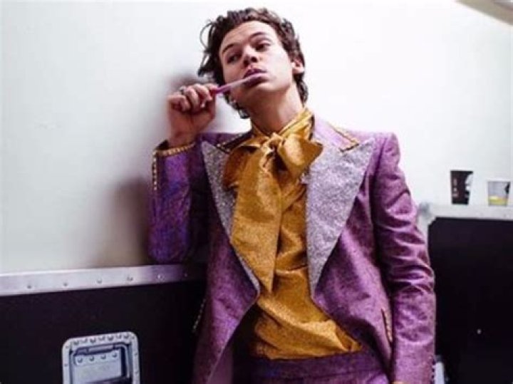 Is Harry Styles Attracted To Older Women?