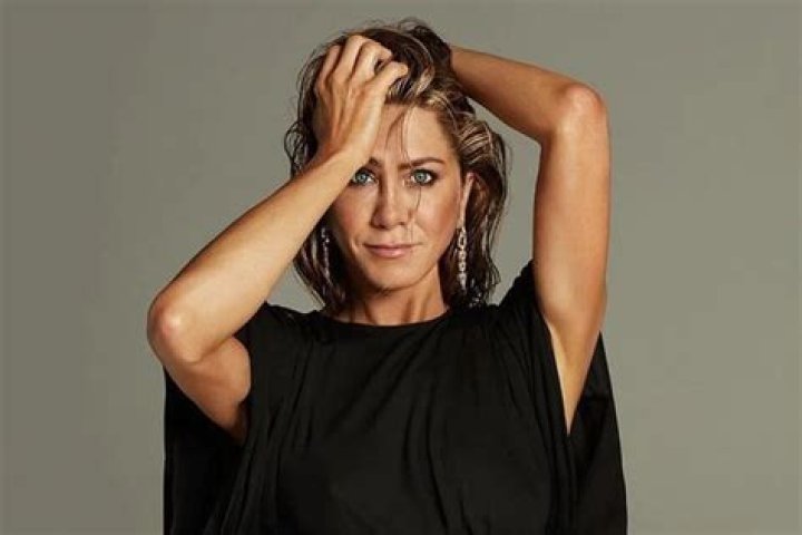 Is Jennifer Aniston Turning Into An Oompa Loompa From Too Much Spray Tan?