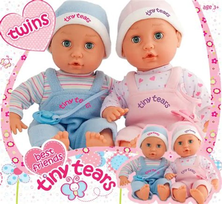 Is Jennifer Tilly a twin? – Celebrity