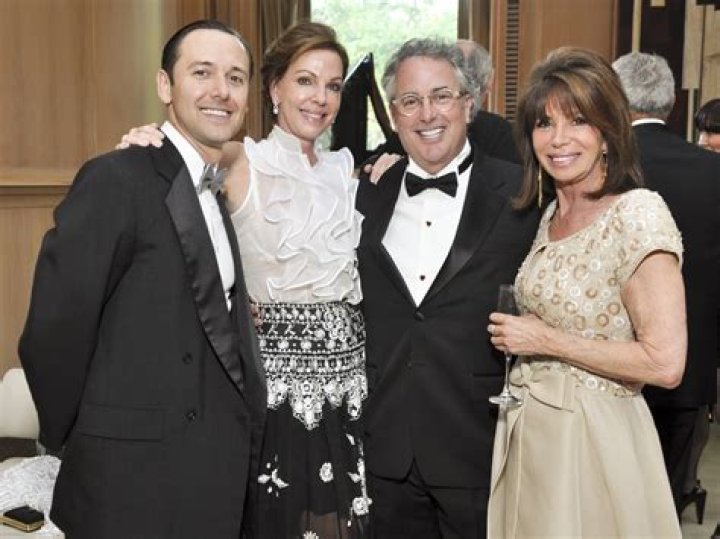 
Is Joel Osteen Gay? Oprah Gives Platform to Pastor Joel Osteen’s Anti-Gay Views! 