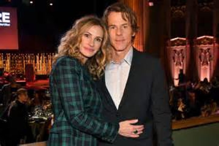 Is Julia Roberts Quarantining Alone Amid Divorce With Danny Moder?