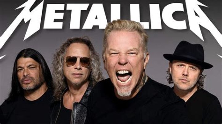Is Kirk Hammett Gay? The Lead Guitarist of Metal Band ‘Metallica’ Was Spotted Kissing Other Band Members!