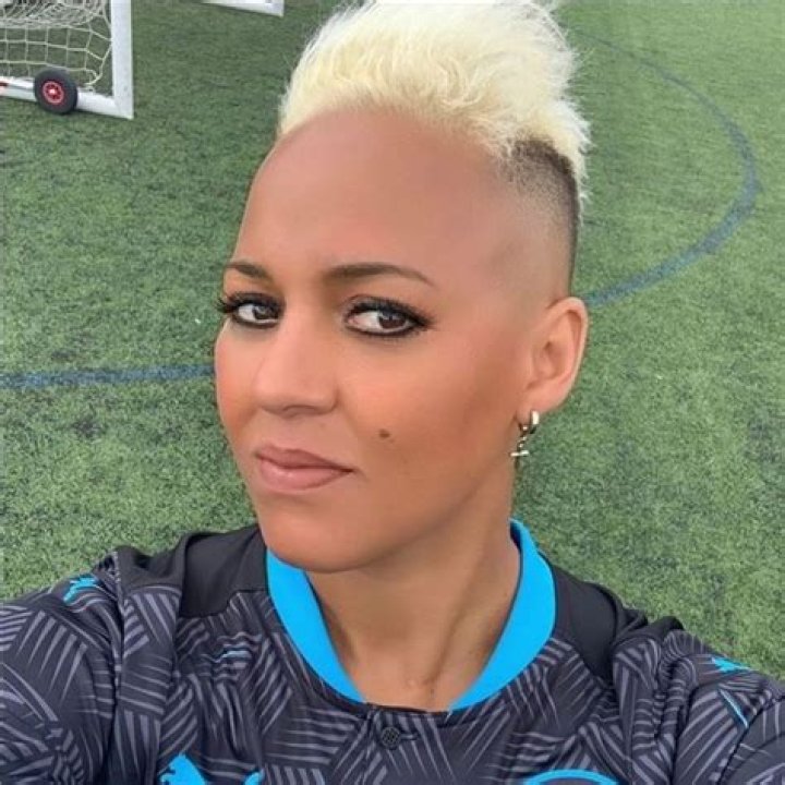 
Is Lianne Sanderson Married To A Girl? A Closer Look At The Relationships Of The Footballer 