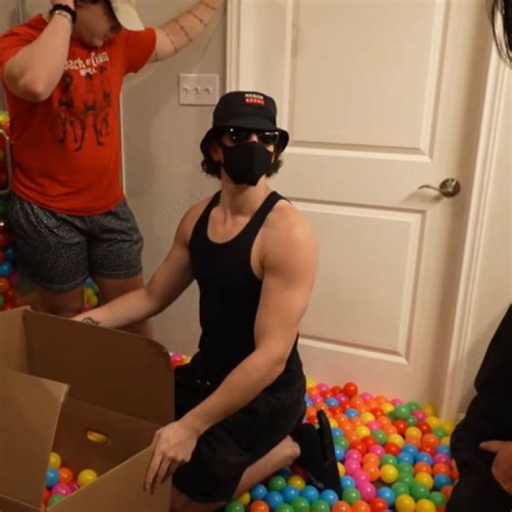 Isaacwhy – Bio, Facts, Family