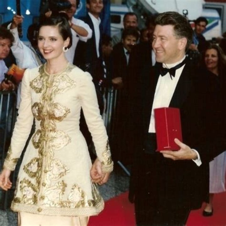 Isabella Rossellini Height, Weight, Net Worth, Age, Birthday, Wikipedia, Who, Instagram, Biography
