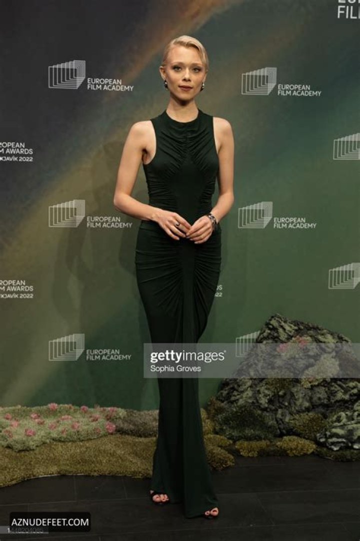 Ivanna Sakhno Height Weight Body Measurements Shoe Size Facts