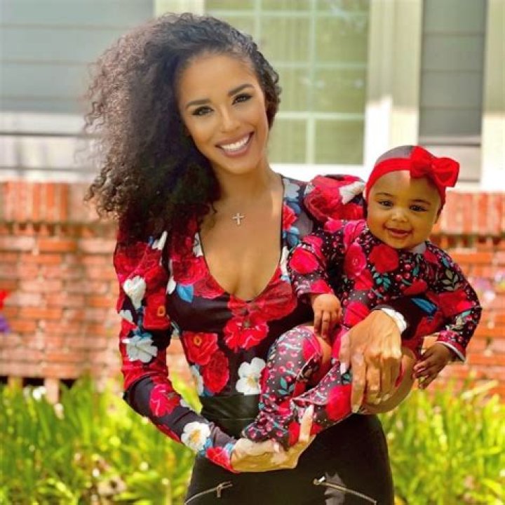 Izzy Bell Height, Weight, Net Worth, Age, Birthday, Wikipedia, Who, Instagram, Biography