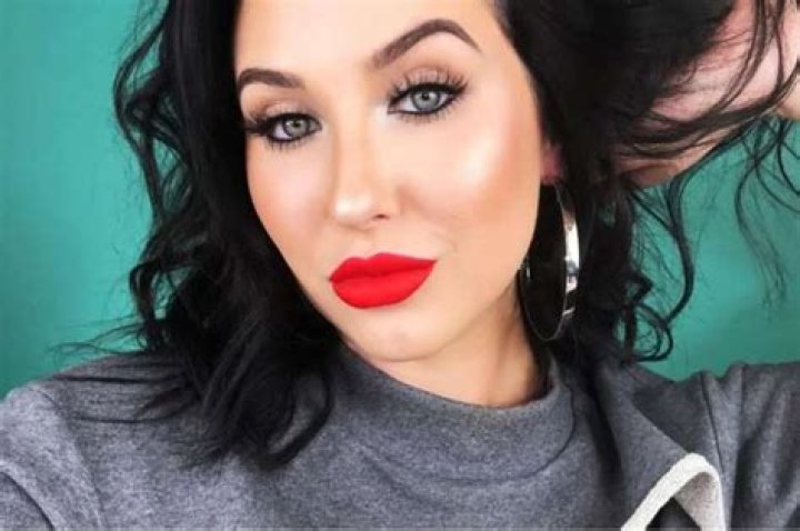 Jaclyn Hill Will Be Launching A Full Cosmetics Line After Viral Lipstick Snafu