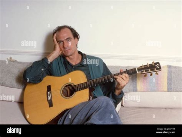 James Taylor Biography - Facts, Childhood, Family Life & Achievements