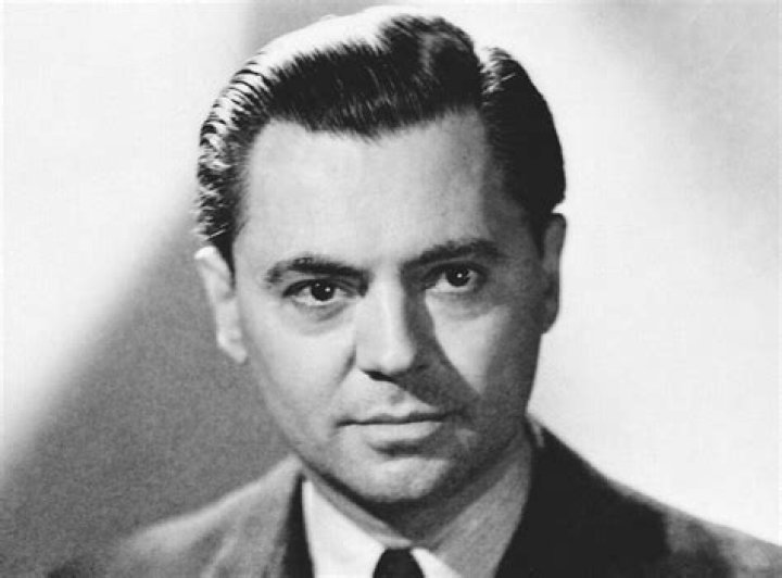 Jean Moulin Biography - Childhood, Life Achievements & Timeline