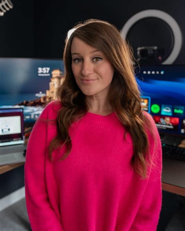 Jenna Ezarik Biography - Facts, Childhood, Family Life & Achievements